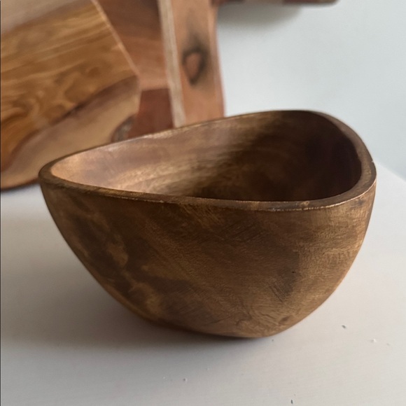 Rustic Triangular Shape Acacia Wood Bowl - Picture 3 of 5